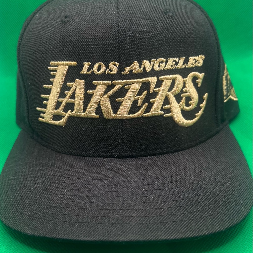 Los Angeles Lakers black and gold strapback